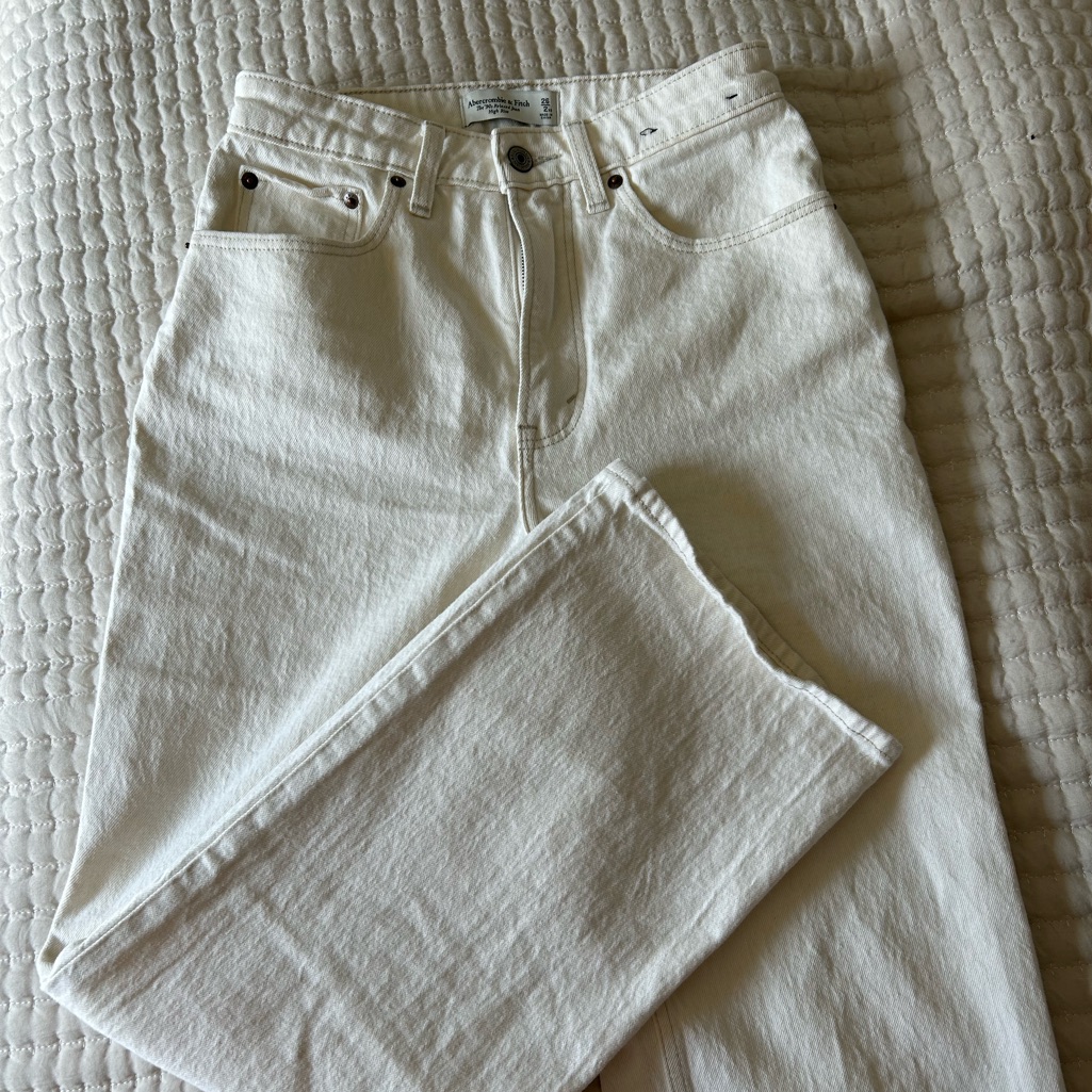 Abercrombie Curve Love 90s Relaxed Jean